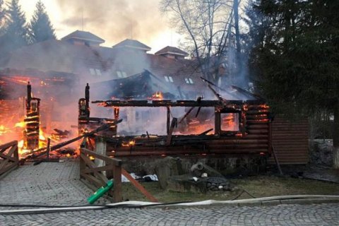 В Закарпатской области полностью сгорел деревянный ресторан
