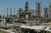 Шебелинський нафтопереробний завод зупинено через вибухи в Балаклії