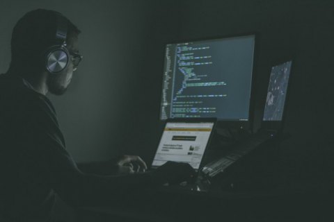 Украинская киберполиция разоблачила бот-сеть "ЭМОТЕТ", распространявшую самый опасный в мире компьютерный вирус