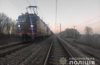 В селе под Харьковом женщина попала сразу под два поезда