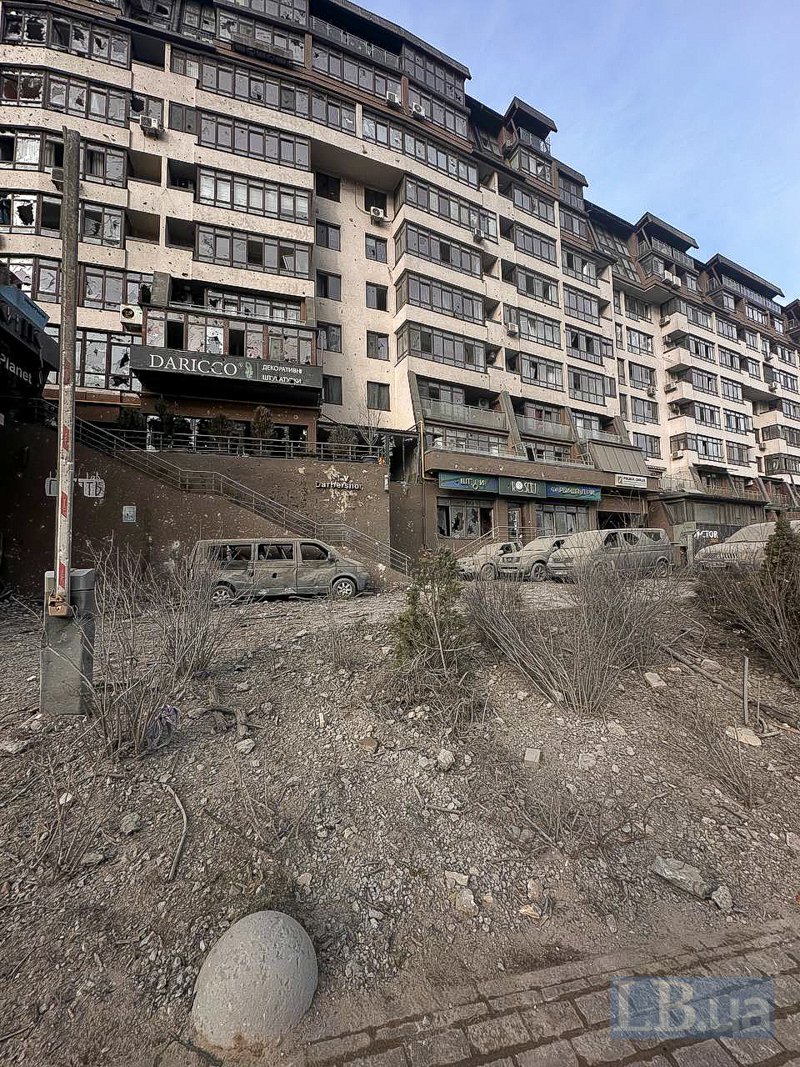 пошкоджений ЖК Львівський після нічної атаки РФ