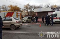 В Харькове авто вылетело на остановку общественного транспорта, есть пострадавшие