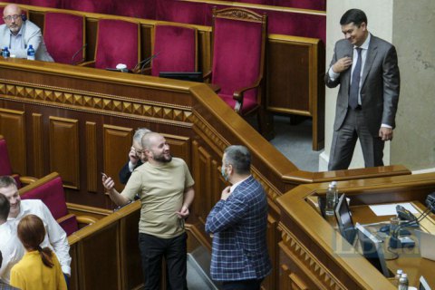 Разумков заявив, що законопроєкт про олігархів має підписувати він, Стефанчук заперечує (оновлено)