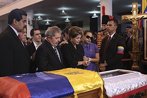 Власти Венесуэлы решают, что делать с телом Уго Чавеса
