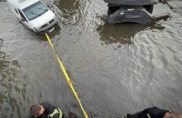 Бійці ДСНС через дощ надали допомогу більше ніж 210 мешканцям Одеси