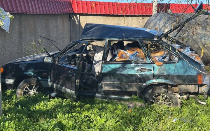 На Херсонщині росіяни знищили авто з гуманітарним хлібом