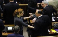 "Регионал" Струк ударил Оробец в Раде при голосовании закона об амнистии