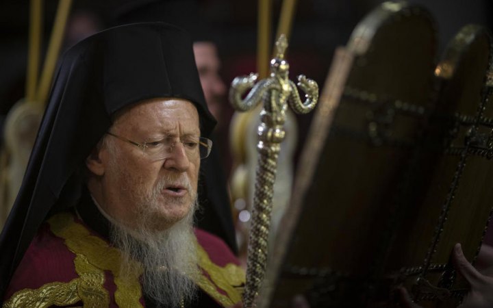 Патриарх Варфоломей на Пасхальной службе призвал разблокировать гумкоридоры в Мариуполь