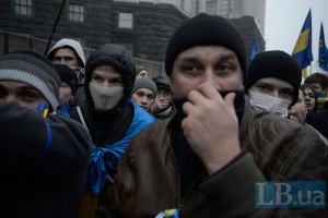 Письменники під Лук'янівським СІЗО попросили їх заарештувати