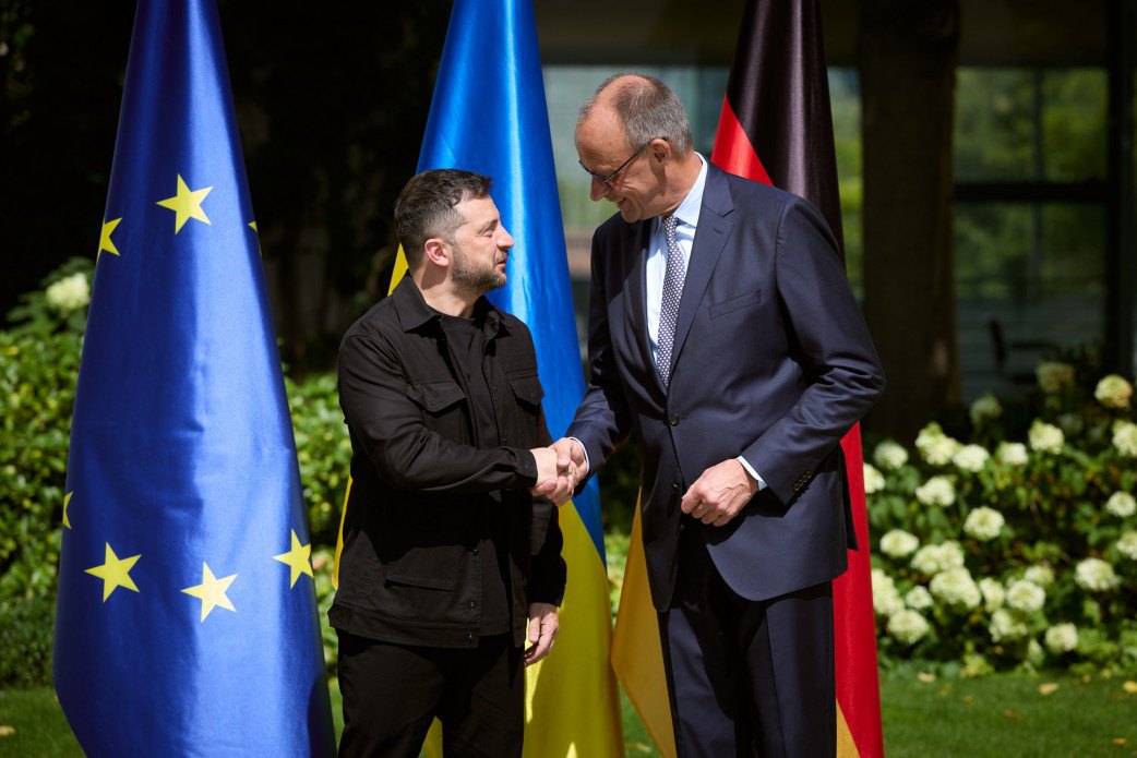 Володимир Зеленський і федеральний канцлер Німеччини Фрідріх Мерц під час зустрічі в Берліні