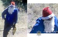 В Мариуполе неизвестный в шапке и бороде Деда Мороза пять раз выстрелил в охранника комбината