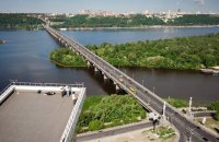 На мосту Патона у Києві сталося пошкодження тепломережі, без опалення залишилися жителі двох мікрорайонів