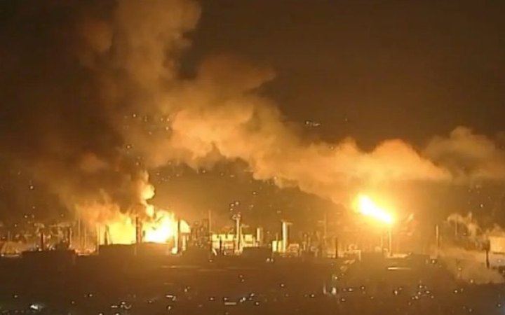 На околицях Лос-Анджелесу на нафтопереробному заводі спалахнула масштабна пожежа