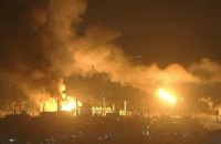 На околицях Лос-Анджелесу на нафтопереробному заводі спалахнула масштабна пожежа