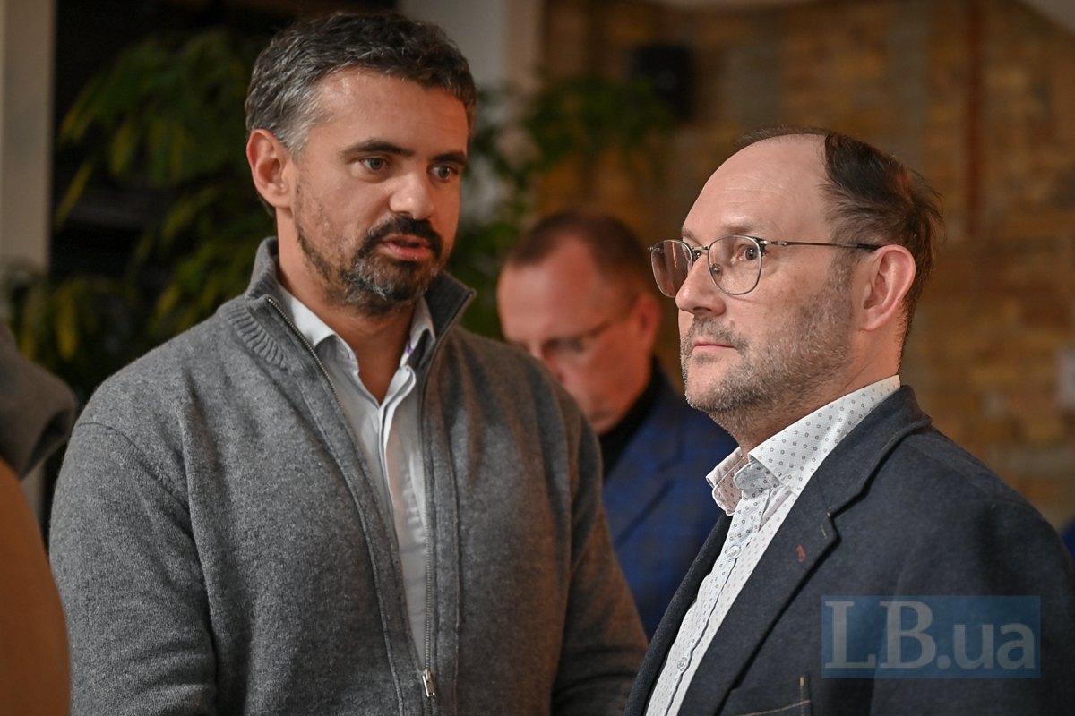 Координатор Аспен Інституту Київ, програмний директор Internews Ukraine Андрій Кулаков і голова наглядової ради EFI Group Ігор
Ліскі (ліворуч)