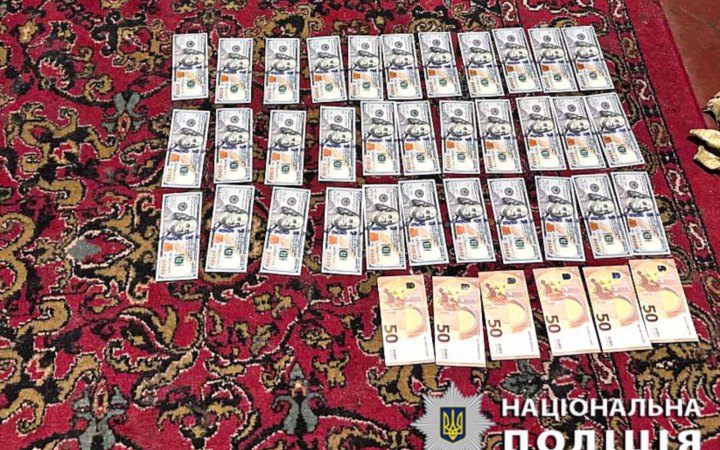 Поліція Київщини повідомила групі осіб про підозру в організації незаконного переправлення людей через державний кордон України 