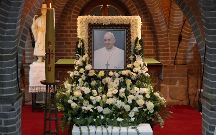 Кардинали встановили розклад дев'ятиденної жалоби через смерть Папи Франциска