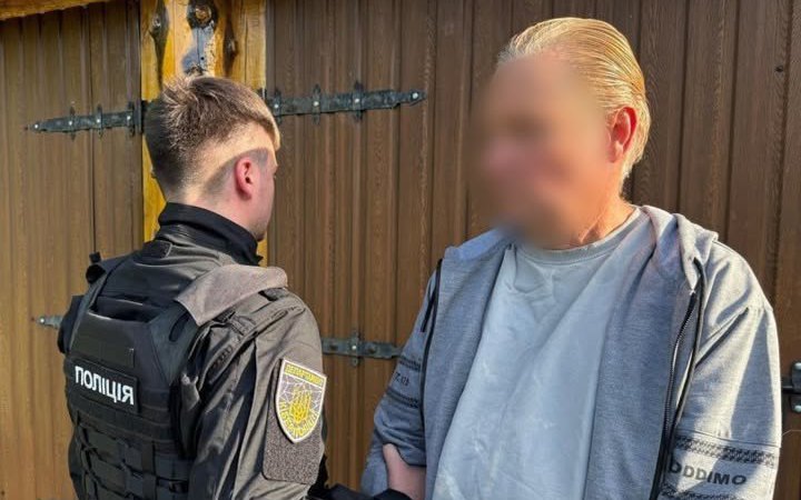 В Україні затримали громадянина США. Понад 30 років його розшукували за сексуальні злочини проти дітей