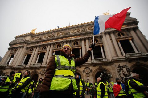 Правительство Франции заявило о поддержке "желтых жилетов" из-за рубежа
