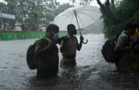 На западе Индии из-за сверхмощного циклона эвакуировали 200 тысяч человек