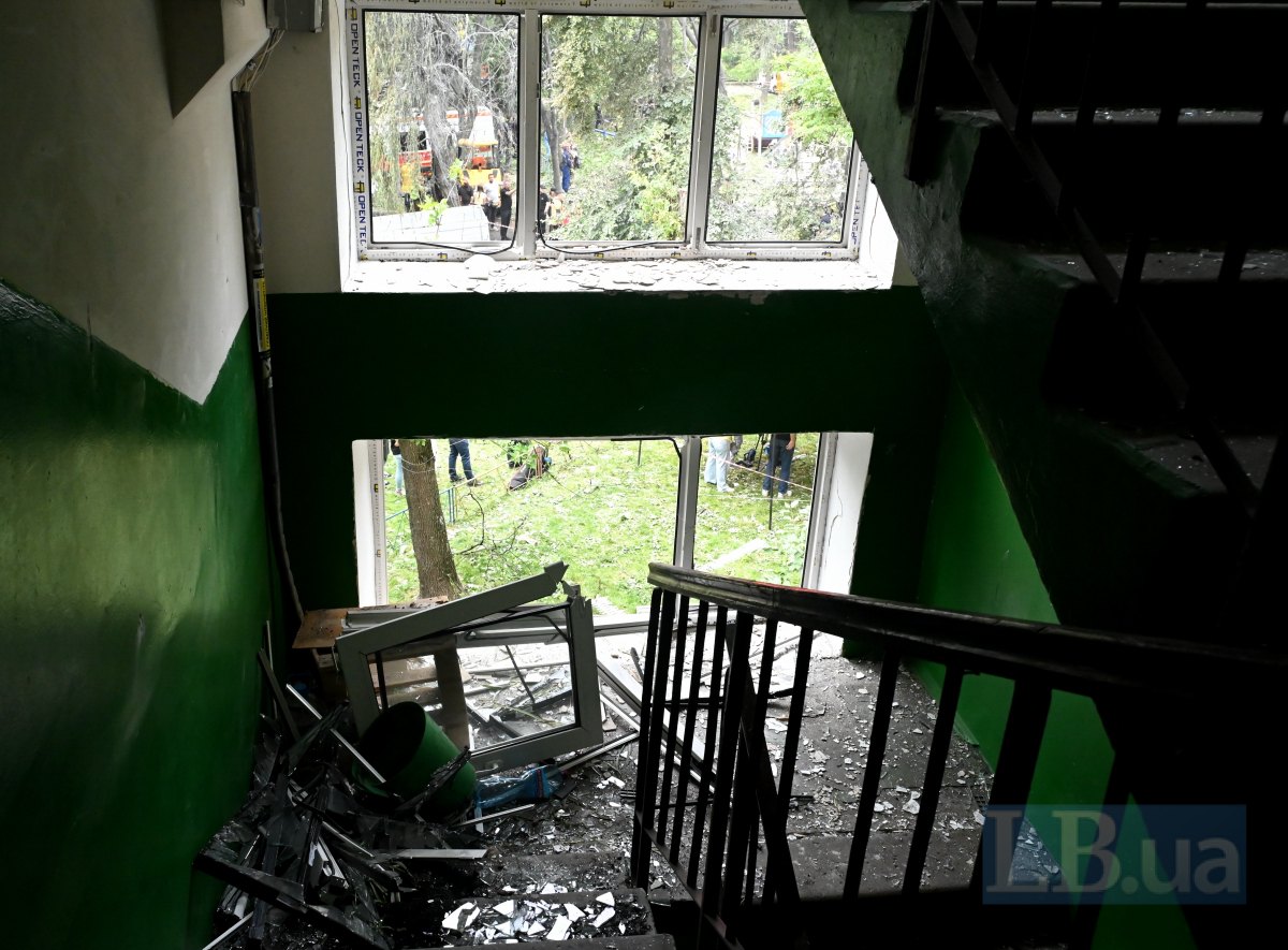 Стан сходової клітки після російського обстрілу