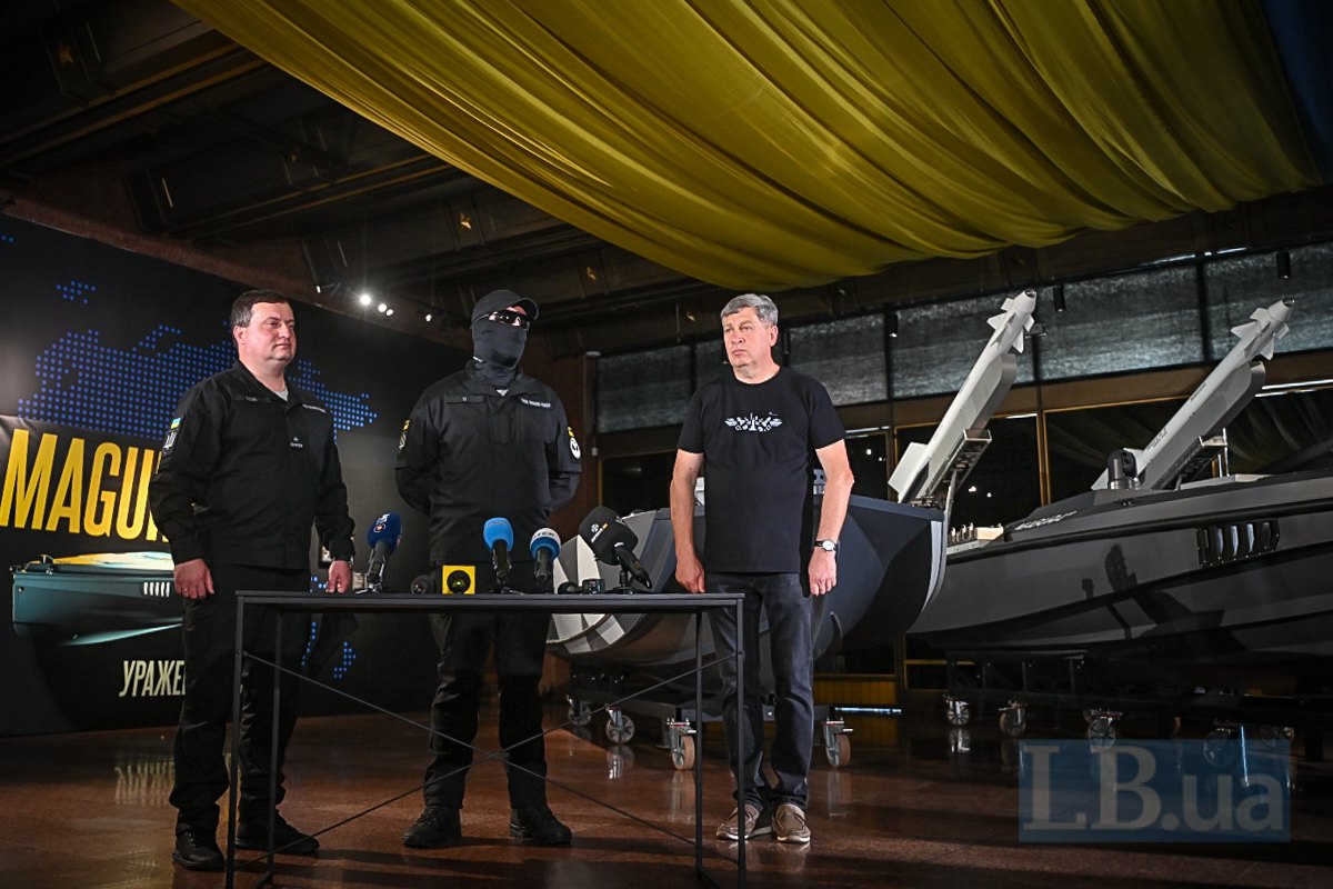 Генеральний директор музею Юрій Савчук, «Тринадцятий» та Андрій Юсов