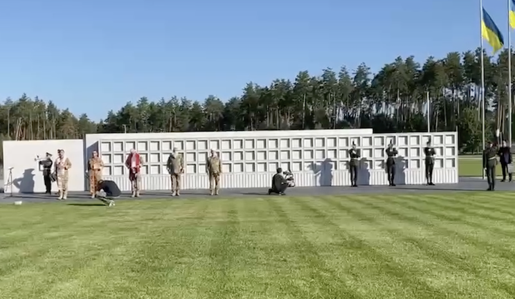 Відкриття меморіального кладовища поблизу Гатного 