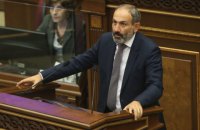 Прем'єр Вірменії українською мовою привітав Зеленського з перемогою на виборах