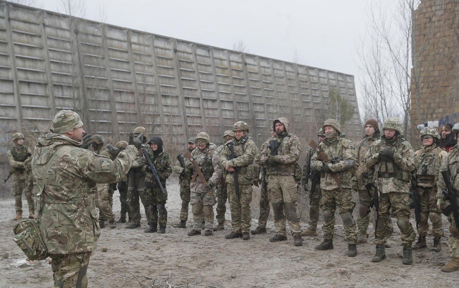 Резервісти під час військових навчань тероборони на полігоні під Києвом, 18 грудня 2021 року 
