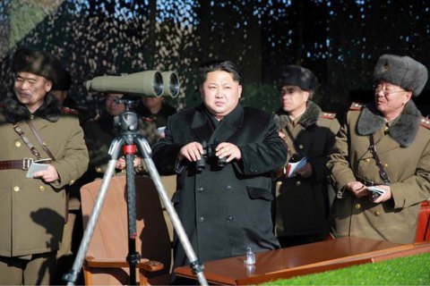 Ким Чен Ын приказал увеличить производство боеголовок и ракетных двигателей