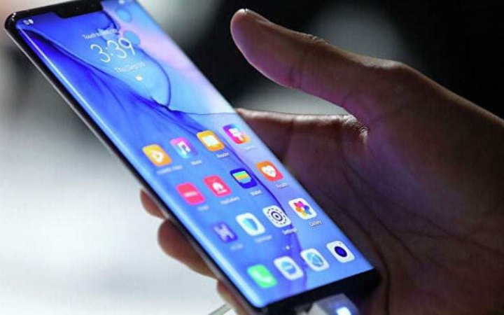 ЮНЕСКО рекомендує заборонити школярам використовувати мобільні телефони 