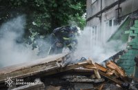 Удар РФ по Білозерському на Донеччині: рятувальники досі шукають під завалами людей