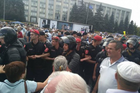 У Молдові проходять мітинги прихильників правої і лівої опозиції