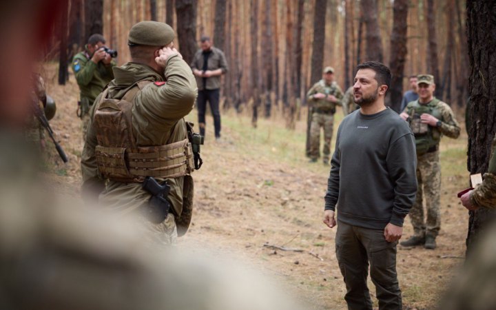 Зеленський відвідав українських бійців на Купʼянсько-Лиманському напрямку