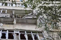 Росіяни знову обстріляли житлові квартали Херсона, трьох людей поранено