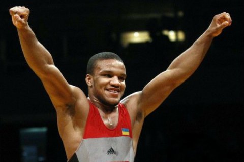 Украинец завоевал "золото" на чемпионате Европы по греко-римской борьбе