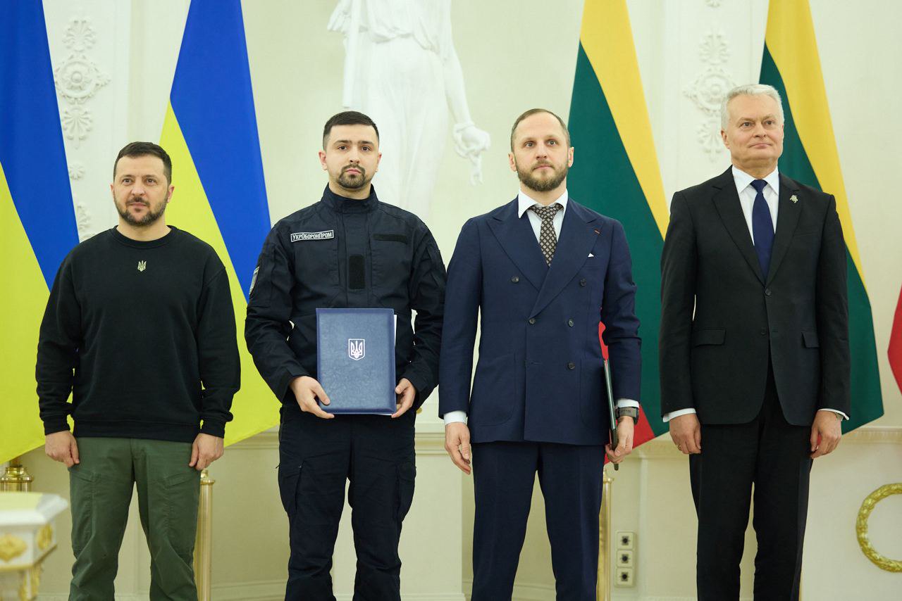 Після укладення договору про співпрацю у сфері оборони між Україною та Литвою.
