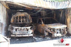 В Николаеве сожгли два автомобиля бывшего руководителя УБОП