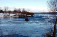 В Киеве спасли 22 рыбаков с отколовшейся льдины (обновлено)
