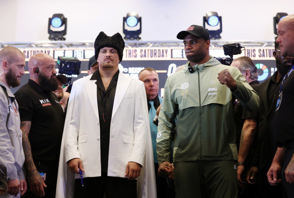 Олександр Усик і Даніель Дюбуа на пресконференції