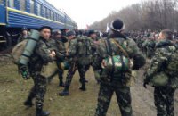 В Днепропетровской области местные жители заблокировали поезд с десантниками