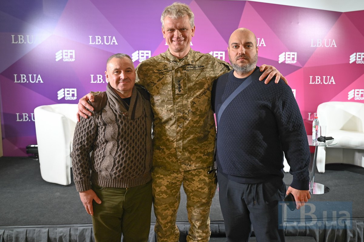 Екс-міністр аграрної політики та продовольства України, військовослужбовець ЗСУ Ігор Швайка( у центрі)