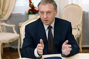 Лавринович отказался комментировать слухи об увольнении 