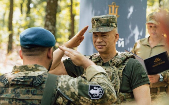 Сирський побував на Донеччині і нагородив морських піхотинців