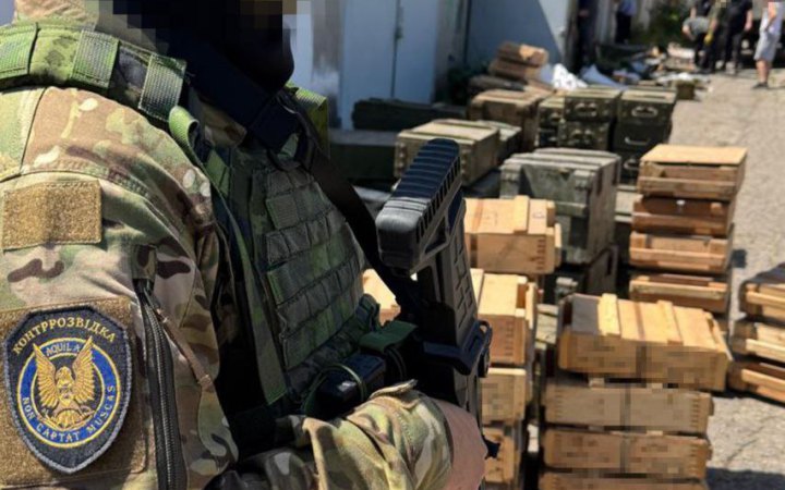СБУ та ДБР викрили масштабний схрон російської зброї у Харкові