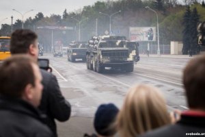 Білорусь стягує армію до кордону з Україною