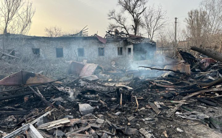 На Донеччині внаслідок російських обстрілів пошкоджені приватні будинки та інфраструктурні об’єкти