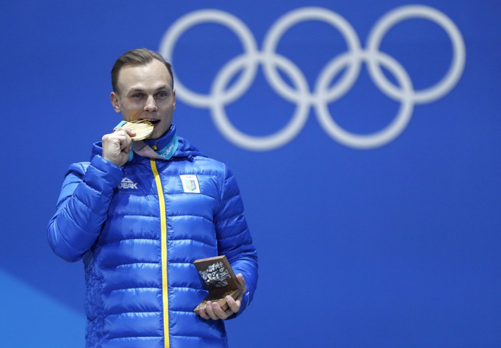 Олександр Абраменко із золотою медаллю Олімпійських ігор у Пхьончхані