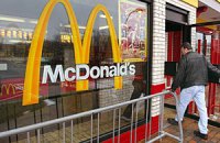 В Австралии менеджер McDonald`s плеснул кипящее масло в лицо посетителю