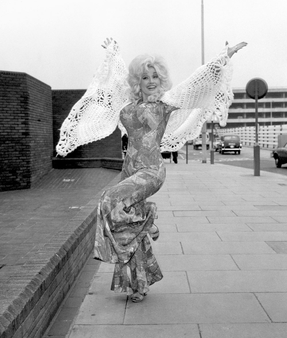 Dolly is being photographed at Heathrow Airport before her performance at the International Festival of Country Music at Wembley Stadium in 1976.